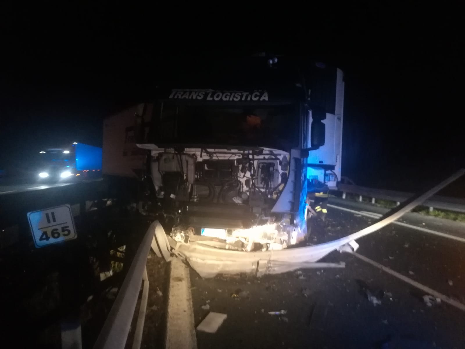 Incidente In Autostrada Tir Carico Di Generi Alimentari Sfonda Guard