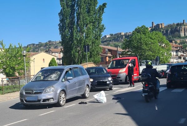 Investita Sulle Strisce Pedonali Ottantenne All Ospedale In Codice