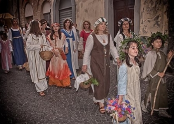 Il corteo storico e delle dame vistocosì