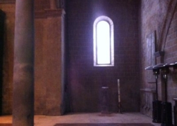 L’alabastro della chiesa di Sant’Andrea. Il parroco chiede un minimo di controllo su piazza della Repubblica