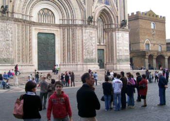 Il dirigente del settore Turismo risponde in merito al funzionamento dell’Ufficio di informazione e accoglienza turistica del Comune.