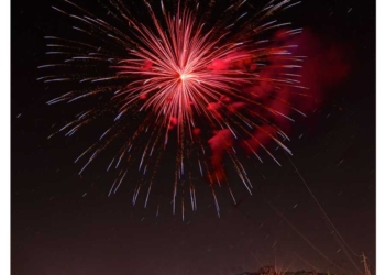 Gara di fuochi artificiali a Tenaglie