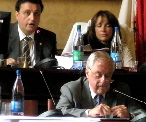 Còncina “strapazza” la minoranza