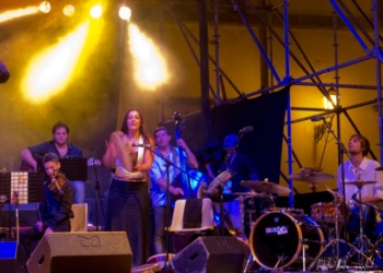 Ambrogio Sparagna dirige Orchestra giovanile di musica popolare