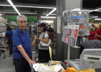 I’On. Prof. Stefano Rodotà in fila al supermercato