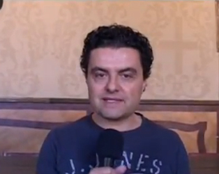 Gianluca Foresi illustra il Galà per il Kosovo, in Piazza Duomo il 21 settembre.