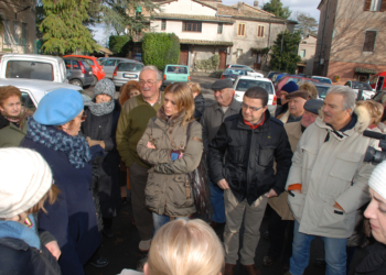 Sit in di protesta ieri a Canale contro la chiusura dell’ufficio postale