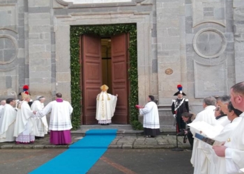 Bolsena. Il Cardinale Antonelli ha aperto la Porta santa del Giubileo straordinario eucaristico 2013-2014