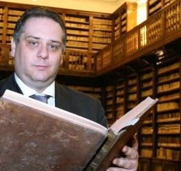 De Caro trascina con sé anche dell’Utri