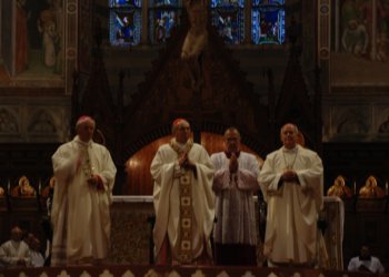 Orvieto, il Cardinale Giovanni Battista Re ha aperto la Porta Santa del Giubileo Eucaristico 2013-2014
