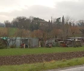 Baracche del Piano del Paglia. Eliminare l’obbrobrio e salvare la presenza degli orti