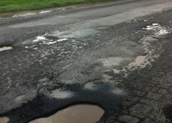 Emergenza buche, la Provincia latita. Proteste dalla zona industriale di Bardano