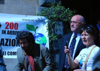 Basta eolico, tanti in piazza