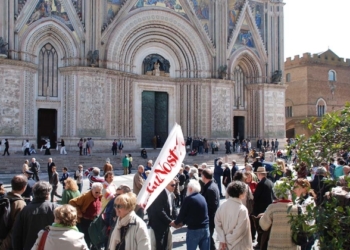 Basta eolico, tanti in piazza