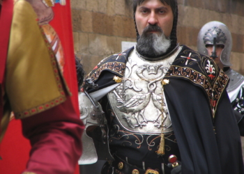 Alberto Bellini (Conestabile dei Cavalieri) lascia il corteo storico