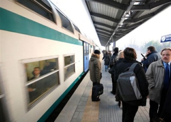 Aumentano le tariffe e tempi di percorrenza dei treni. Pendolari non ci stanno
