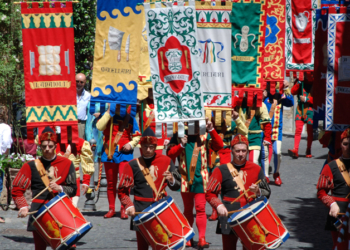 Fiato alle trombe: è il giorno del corteo storico