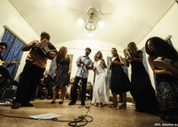 Sparagna porta al carcere di Orvieto musica e allegria