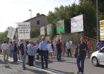 Avvocati, amministratori e cittadini contro la chiusura del tribunale