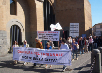 Tribunale. “Resistere”