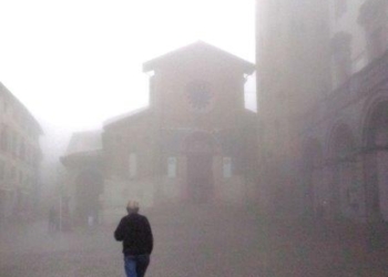 Il centro di Orvieto nella nebbia