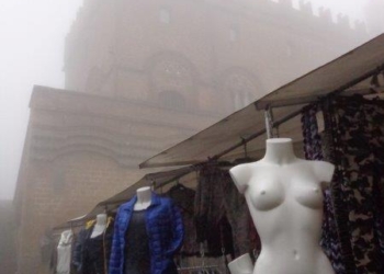 Il centro di Orvieto nella nebbia