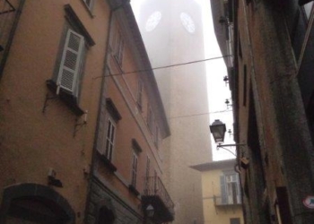 Il centro di Orvieto nella nebbia
