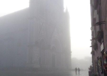 Il centro di Orvieto nella nebbia