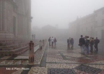 Il centro di Orvieto nella nebbia