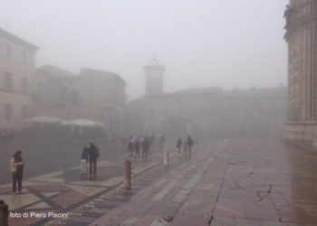 Il centro di Orvieto nella nebbia