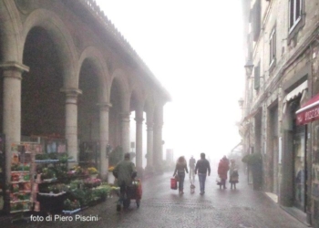 Il centro di Orvieto nella nebbia