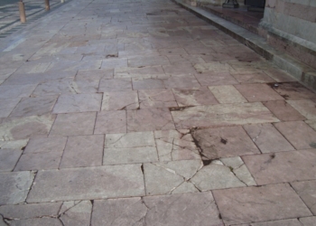 Il sagrato del Duomo a pezzi