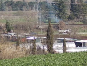 Costruzione degli orti sociali. Una buon momento per buttare giù le baracche