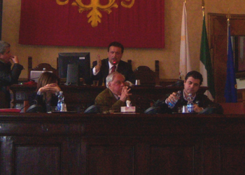 Bilancio rinviato, cinque giorni per congiurare il commissariamento