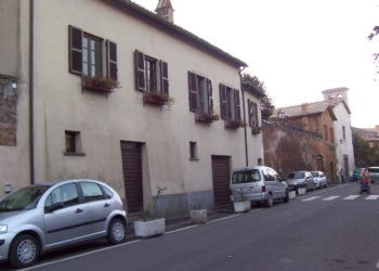 Un parcheggio sotto casa a 400 euro all’anno