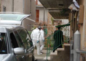 Trovato morto in casa a 51 anni