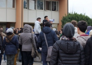 Manifestazione studentesca al polo scolastico di Ciconia