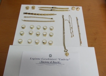 Gioielli falsi, denunciati quattro romeni