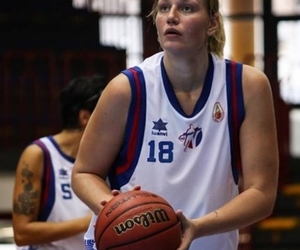Renata Brezinova, ala pivot di 1,90, di nazionalità Ceca, è la prima delle nuove straniere che comporranno il roster 2014-2015 della Ceprini Orvieto.