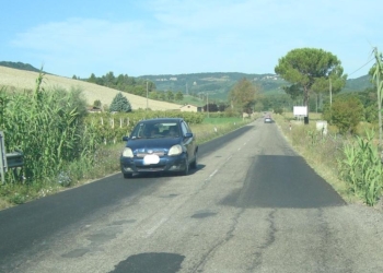 Strada dell’aeroporto. Una rattoppata e via