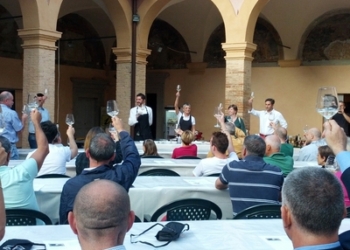 La prima edizione di “Vino e Acqua… pendente” si è aperta sabato 16 agosto