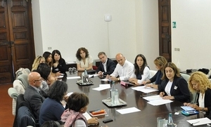 Impegno delle istituzioni a favore dei precari della scuola