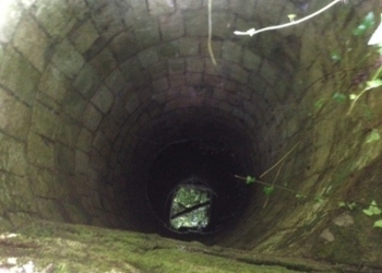 Cacciatore rischia di cadere in un pozzo. Avrebbe potuto costargli la vita