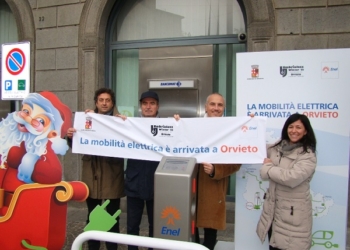 Inaugurata la colonnina per la ricarica dei veicoli elettrici, ad Orvieto si viaggia a 0 emissioni