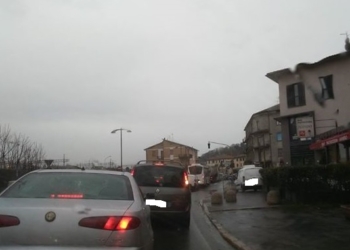 Traffico lumaca stamani ad Orvieto scalo per un semaforo non autorizzato