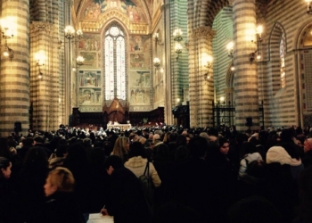 Campane a festa per l’addio a Elisa