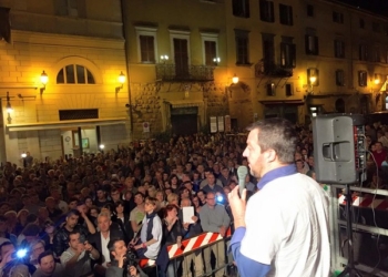 Matteo Salvini riempie piazza della Repubblica