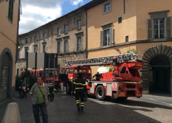 Fiamme in un appartamento del centro storico
