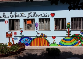 Alla materna “Valleverde” di Terni i bimbi disegnano un murales sulla facciata della scuola