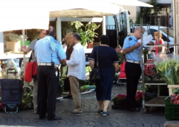 Mercato settimanale domani in piazza del Popolo. Il Comune fa marcia indietro davanti alle proteste degli ambulanti